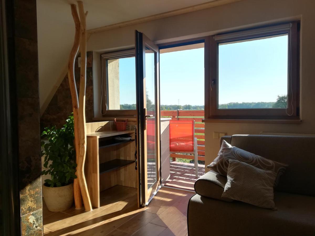 Apartman Life In Nature Jaronice ภายนอก รูปภาพ
