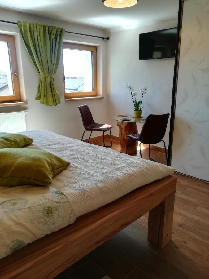 Apartman Life In Nature Jaronice ภายนอก รูปภาพ